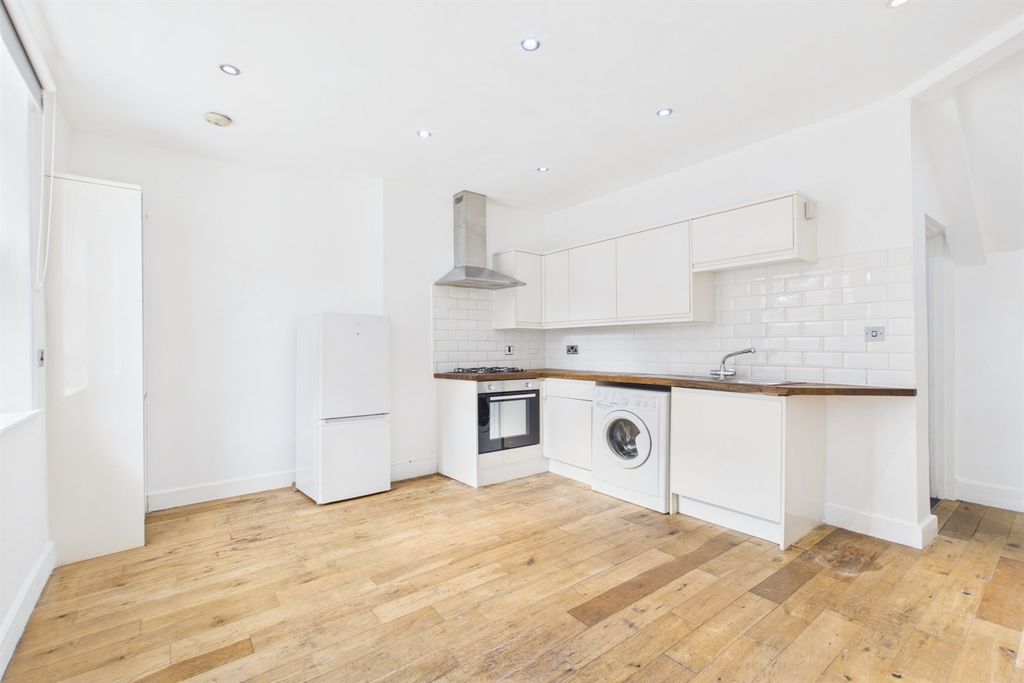 Property photo 1 of 7 (Main)
