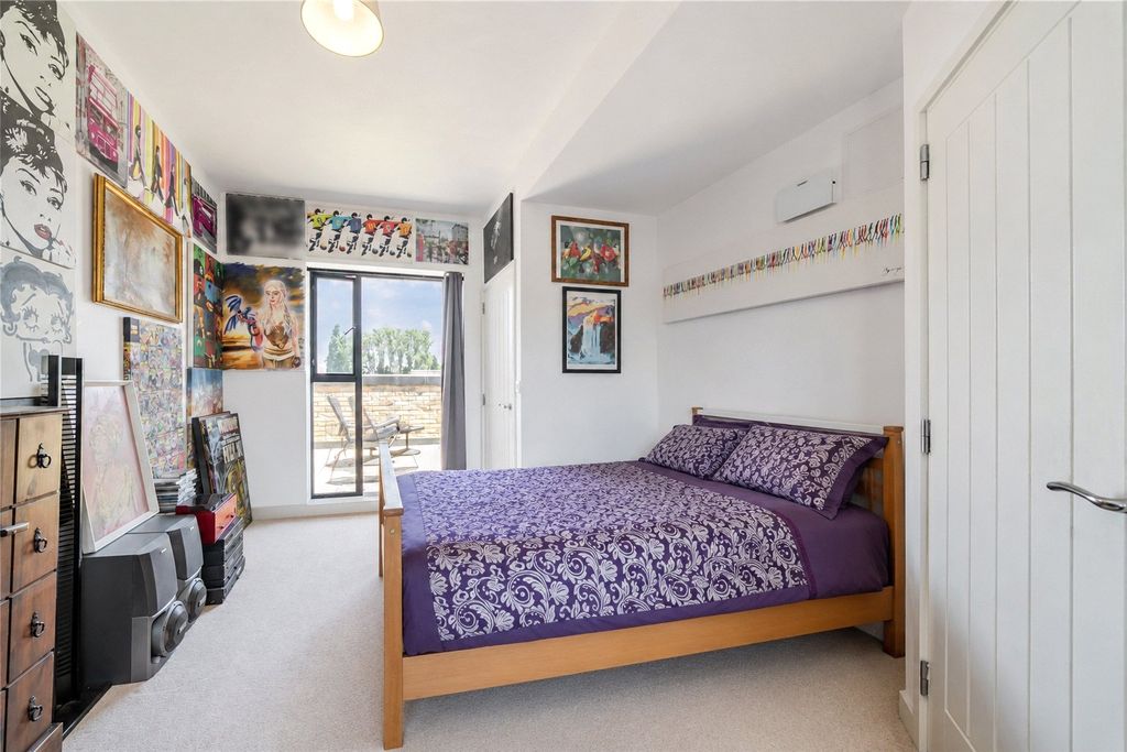 Property photo 3 of 17 Primary Bedroom