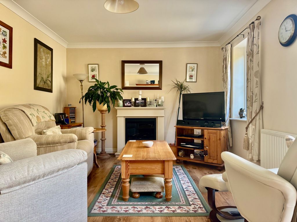 Property photo 1 of 17 Lounge