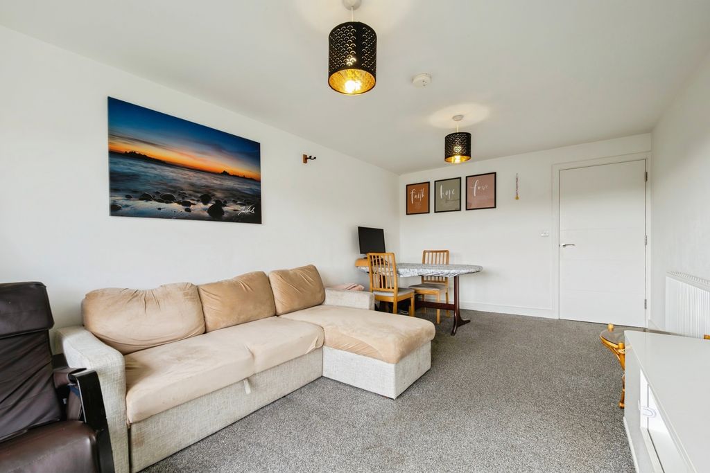 Property photo 3 of 9 Photo