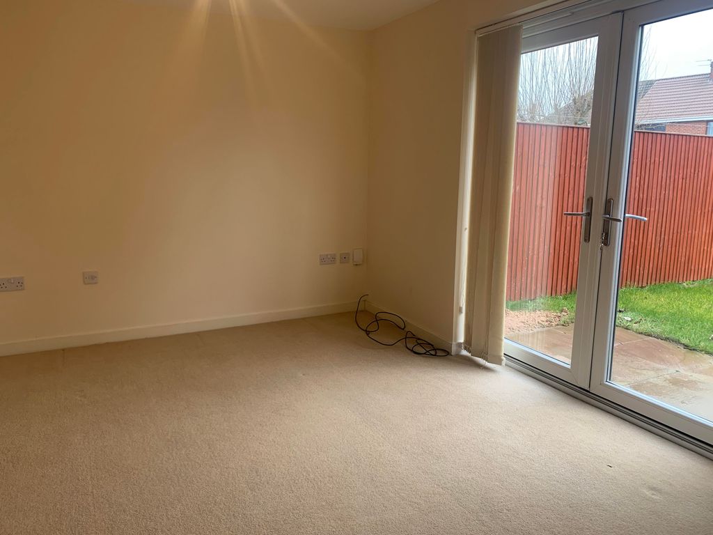 Property photo 3 of 11 Living Room
