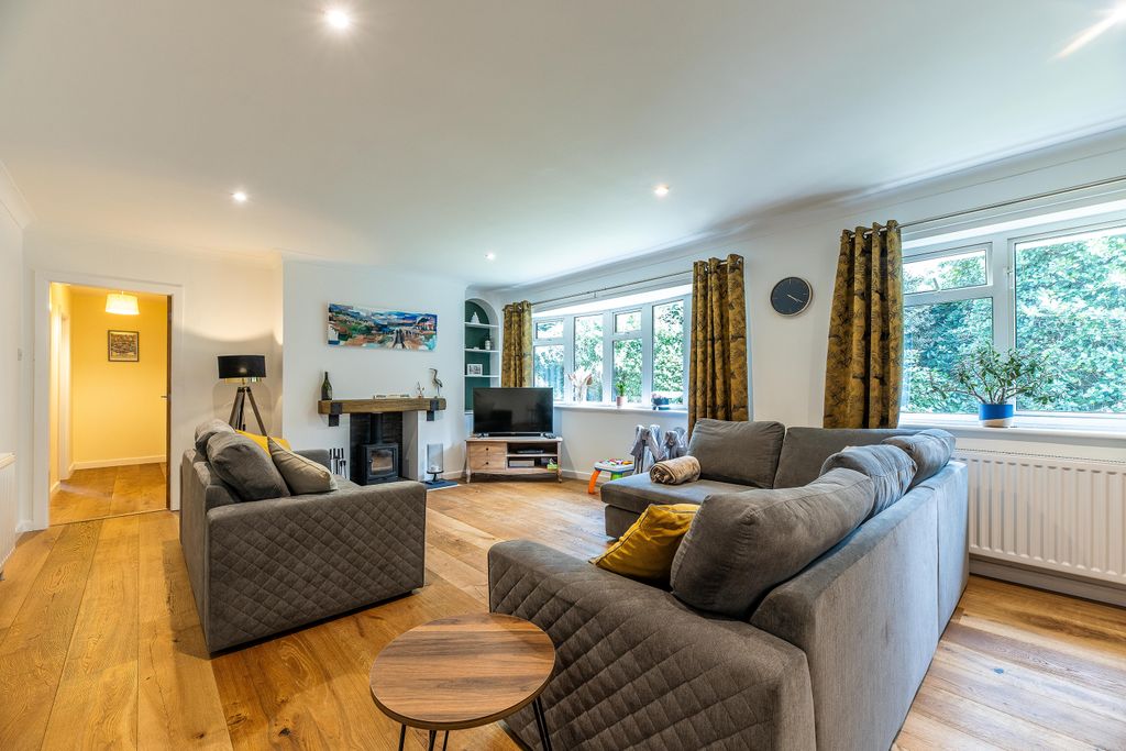 Property photo 3 of 16 1 Yew Close 035