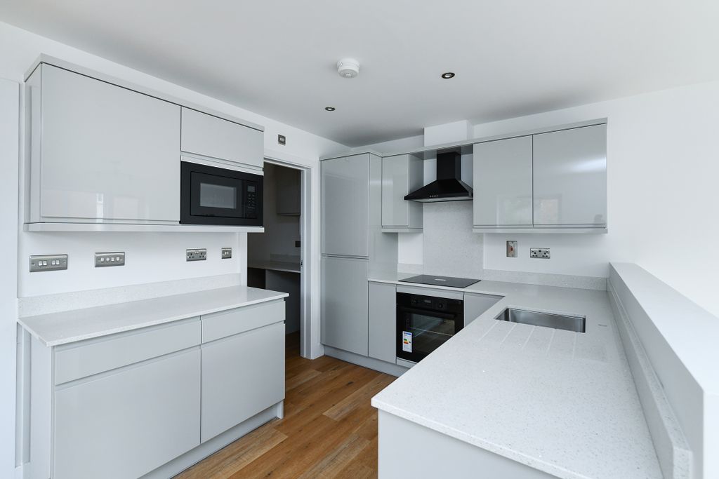 Property photo 3 of 16 Showhomebeeston-4