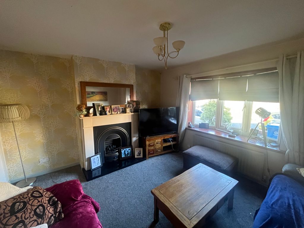 Property photo 2 of 13 Lounge