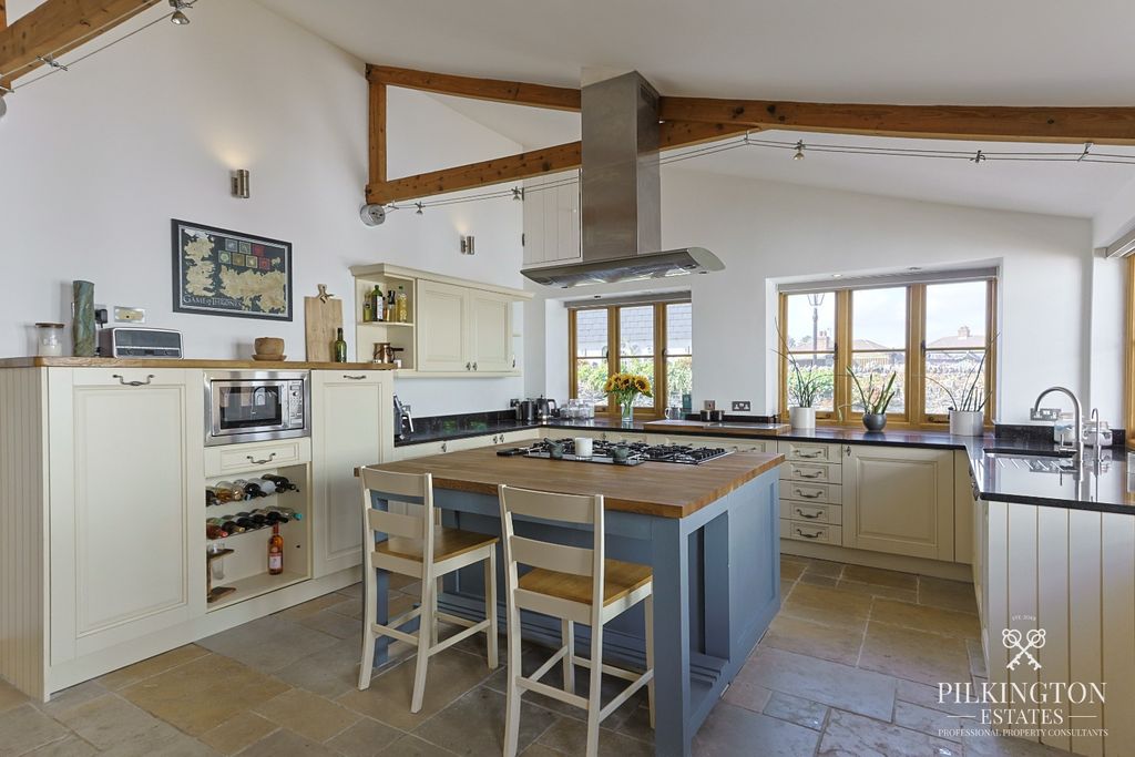 Property photo 3 of 20 5438465