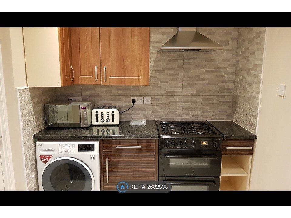 Property photo 2 of 11 Kitchen