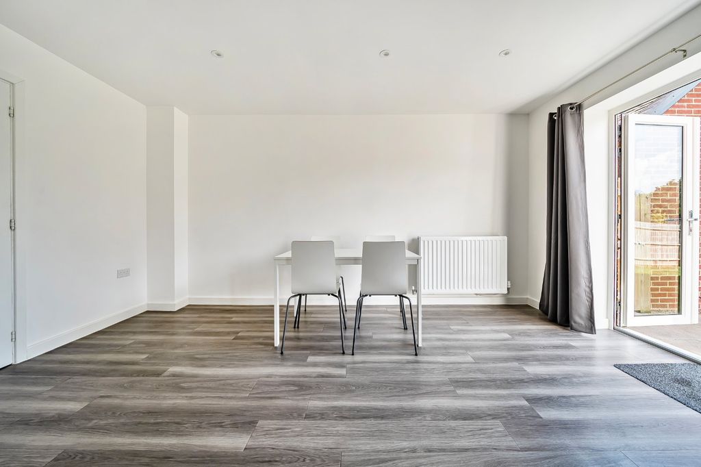 Property photo 2 of 11 Picture No. 05