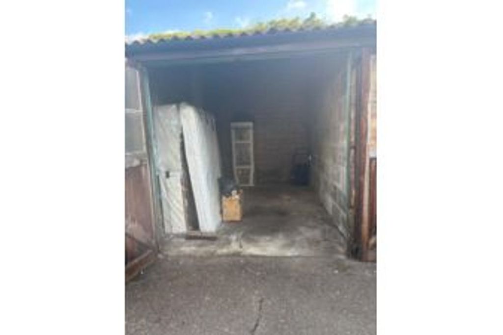 Property photo 2 of 4 Garage