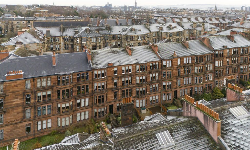 Property photo 1 of 27 3-2_11_Falkland_Street_Glasgow_003.Jpg