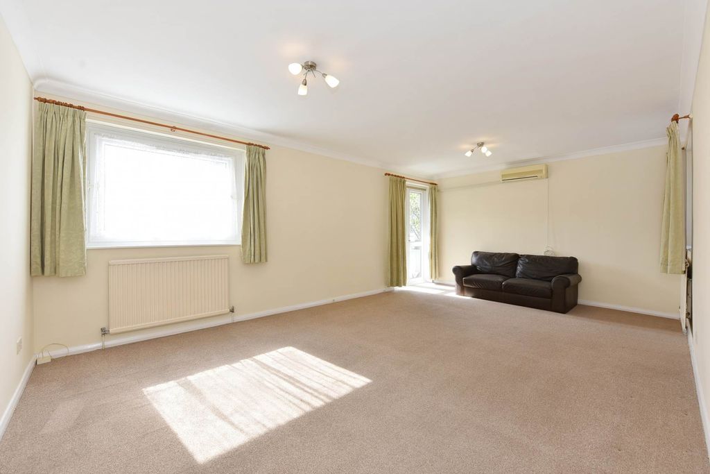 Property photo 2 of 9