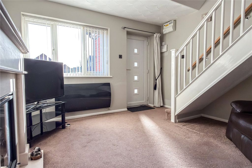 Property photo 3 of 17 Lounge