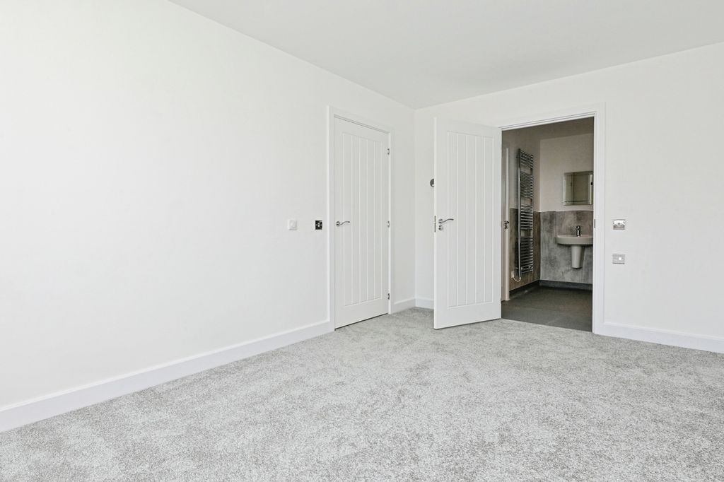 Property photo 3 of 17 Photo