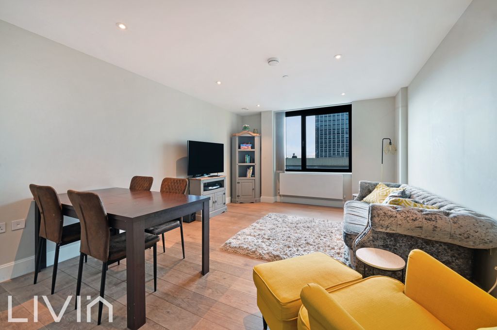 Property photo 2 of 12 Quarters Apartments, Flat 1006 (12 From 17)-12