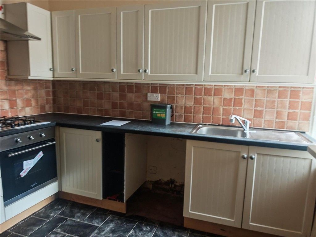 Property photo 1 of 10 Kitchen