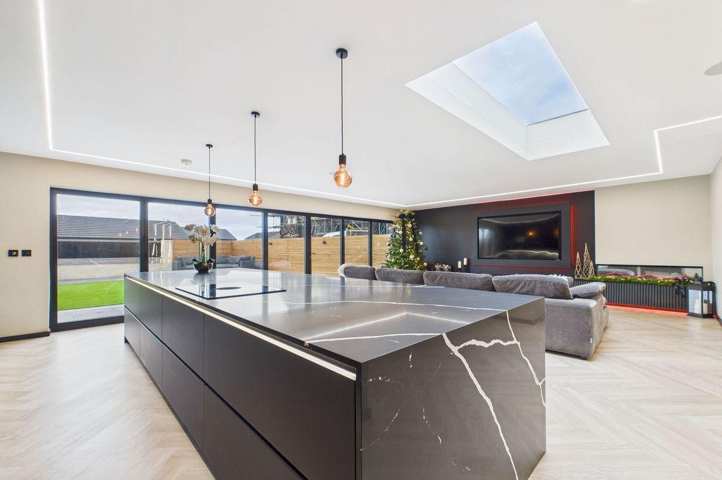 Property photo 2 of 46