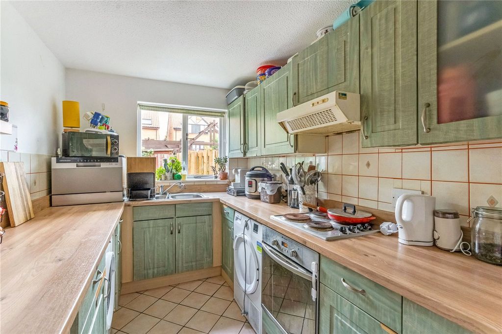 Property photo 3 of 8 Kitchen