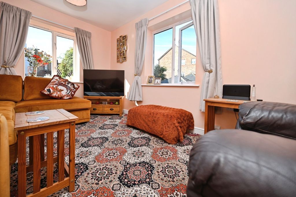 Property photo 2 of 12 Pbox-Img.Jpg