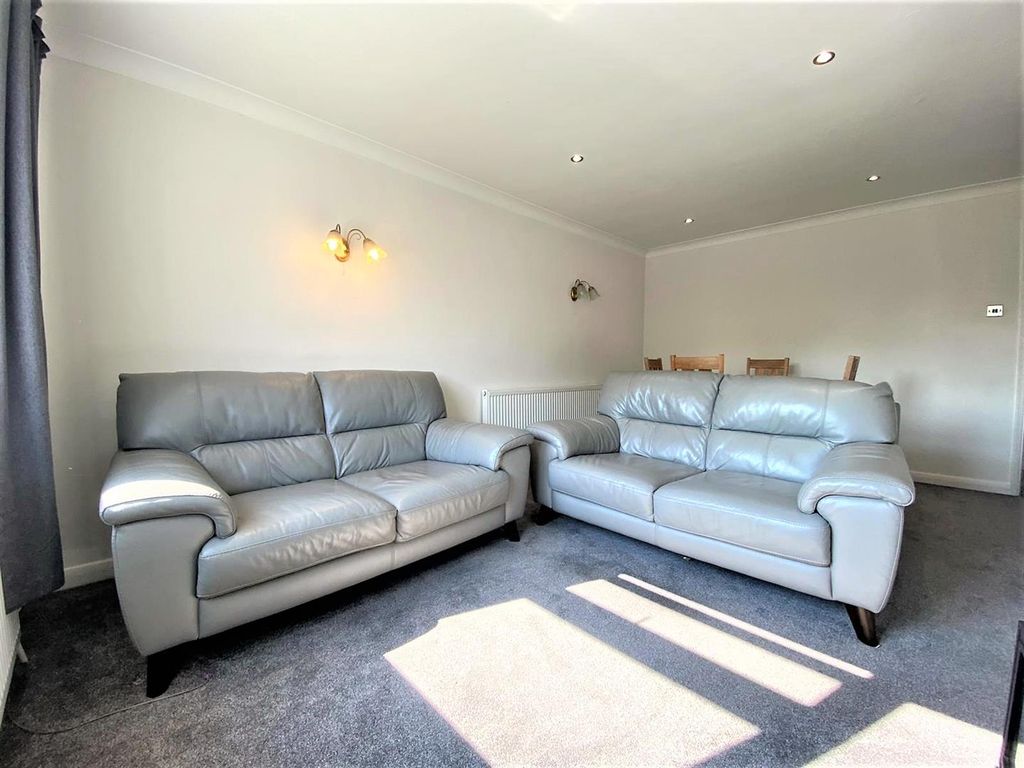 Property photo 3 of 9 Living Area