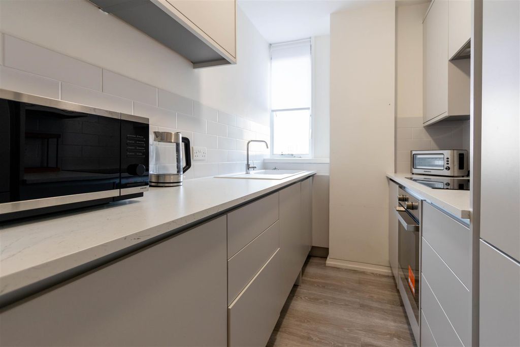 Property photo 3 of 10 Kitchen.Jpg