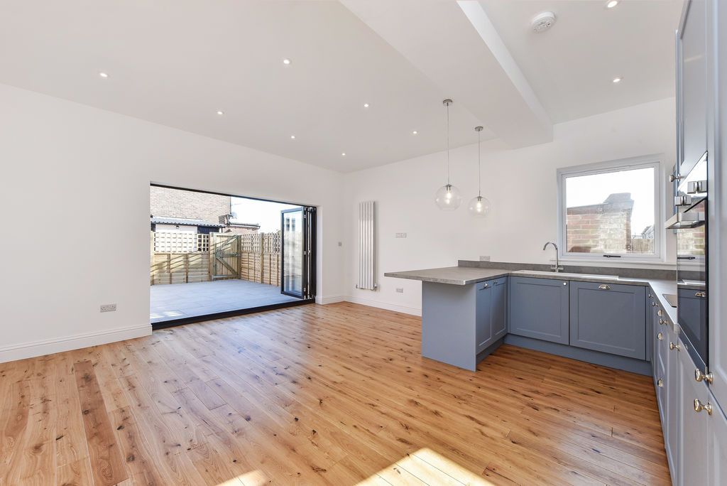 Property photo 2 of 16 Photo 13