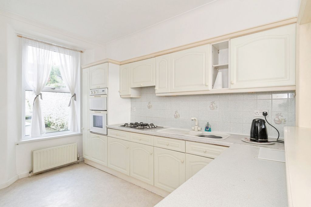 Property photo 3 of 20 Kitchen