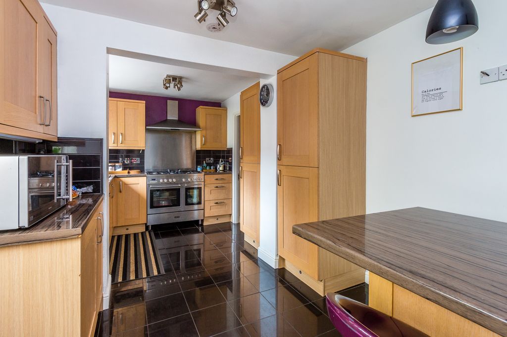 Property photo 3 of 17 Kitchen/Breakfast Room
