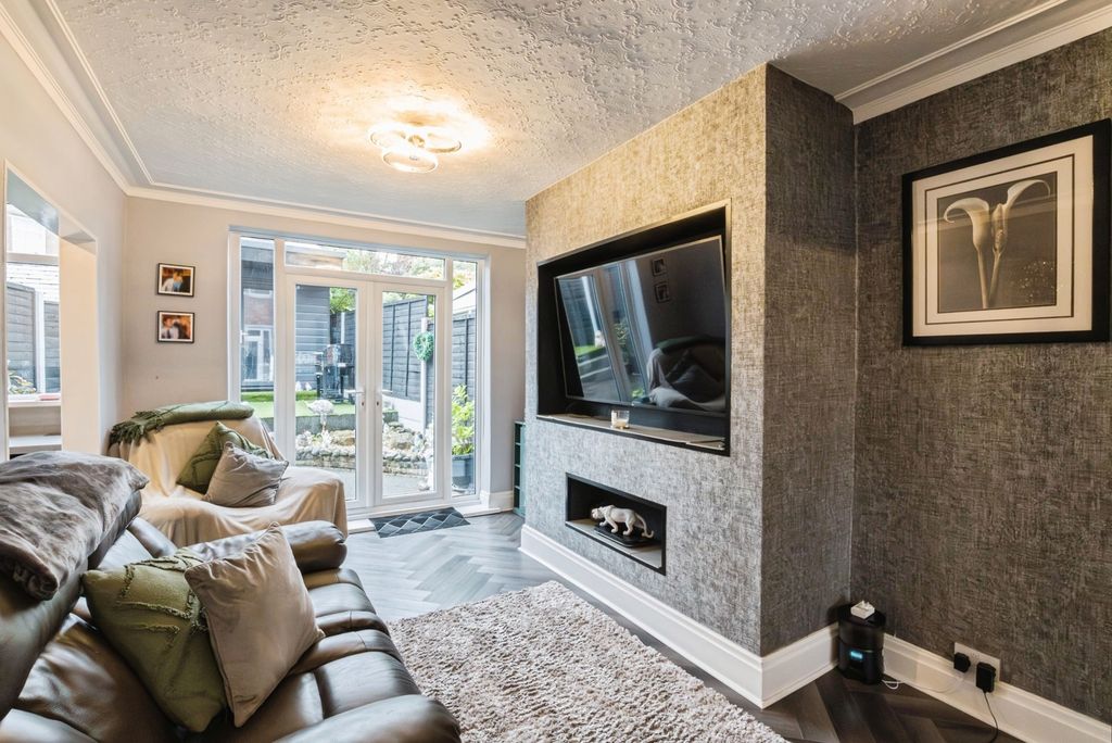 Property photo 2 of 19 Pbox-Img.Jpg