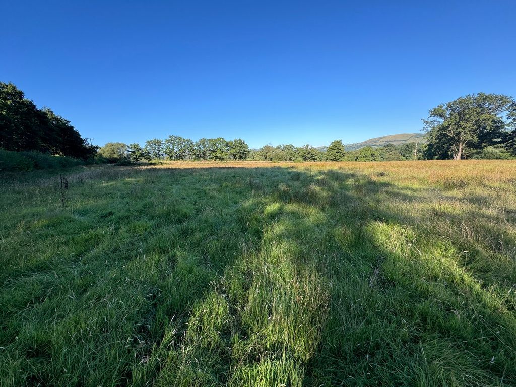 Property photo 2 of 28