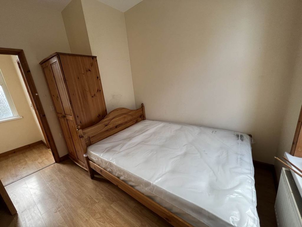 Property photo 3 of 5 Bedroom