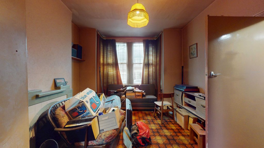 Property photo 2 of 14 69 Inverine Road, Charlton, London, Se7 7Nj