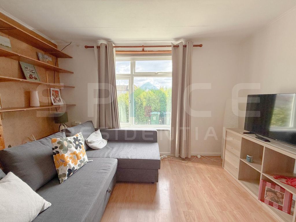 Property photo 3 of 15 Living Room