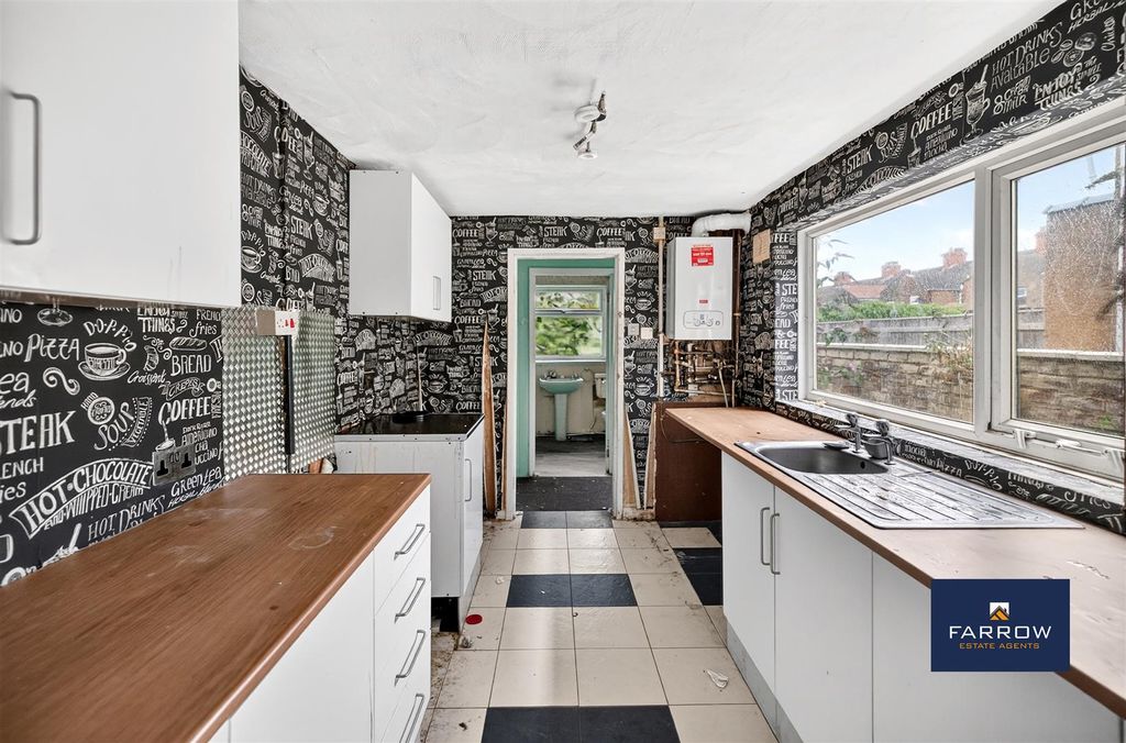 Property photo 3 of 20 Kitchen