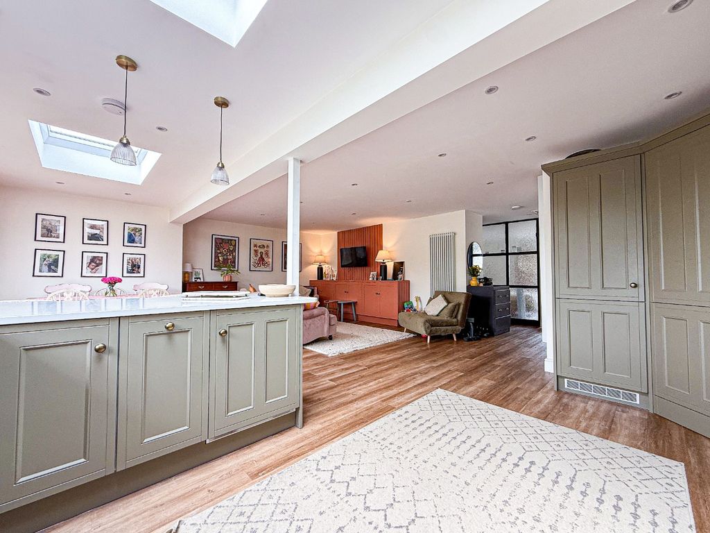Property photo 3 of 20 4399833
