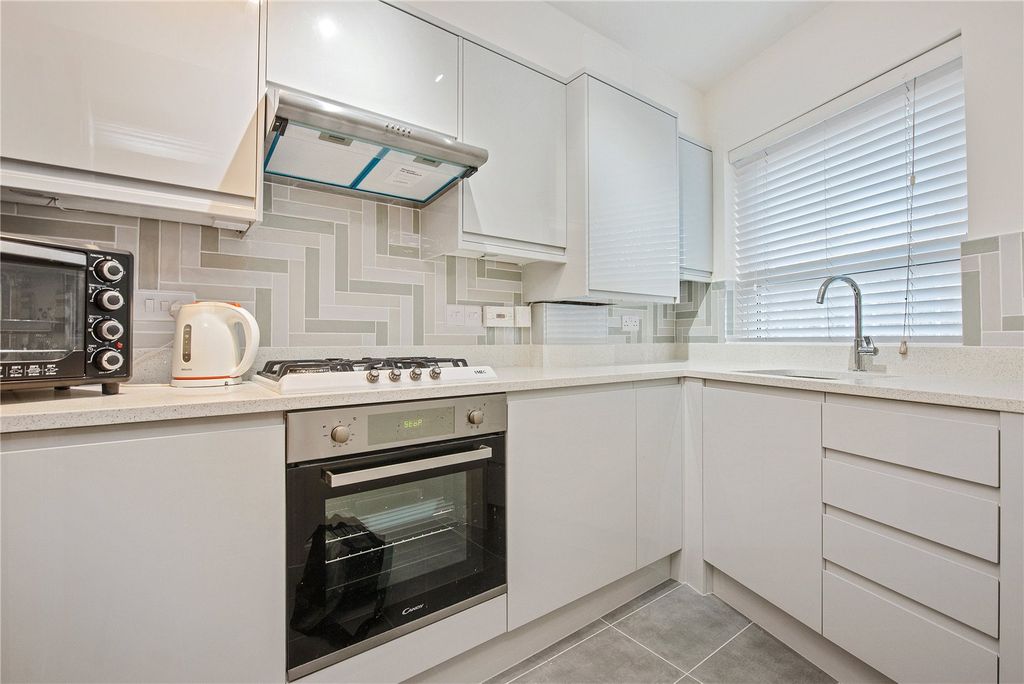 Property photo 2 of 11 Kitchen