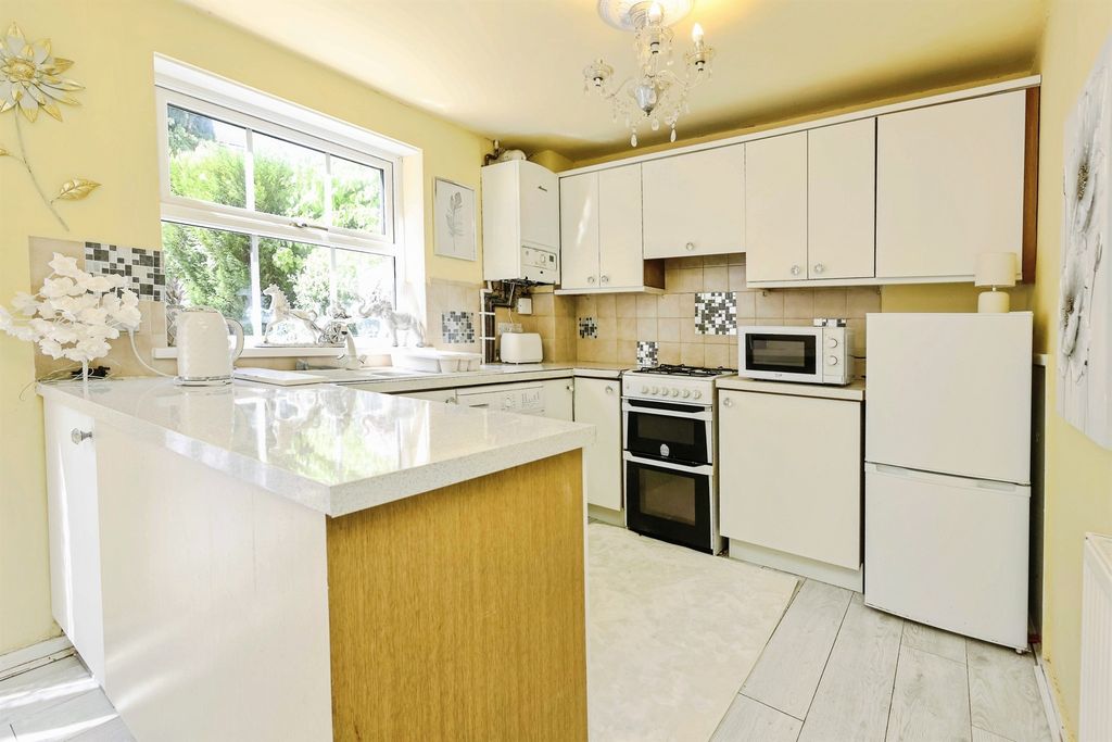 Property photo 3 of 16