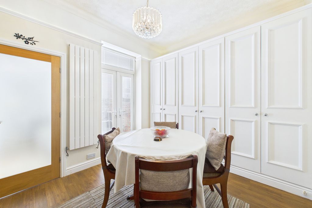 Property photo 3 of 11 Dining Room