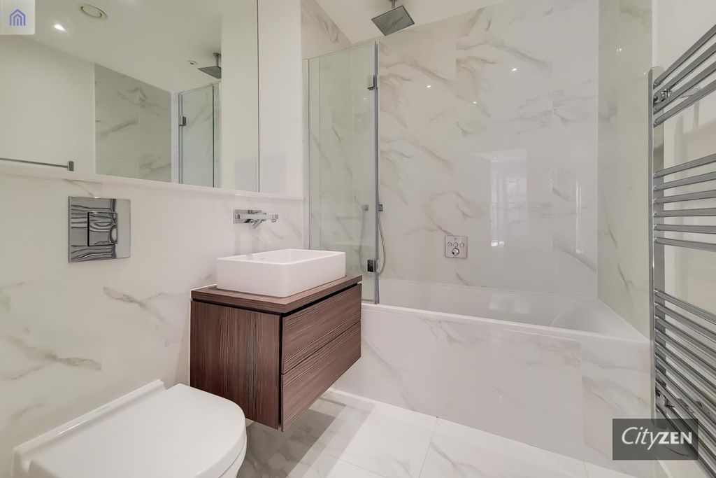 Property photo 3 of 12 Bathroom