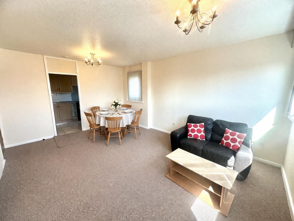 Property photo 3 of 9 Gallery