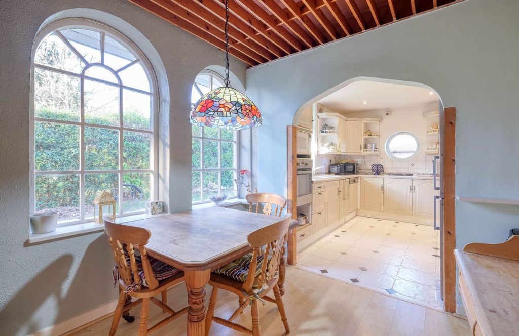 Property photo 2 of 27