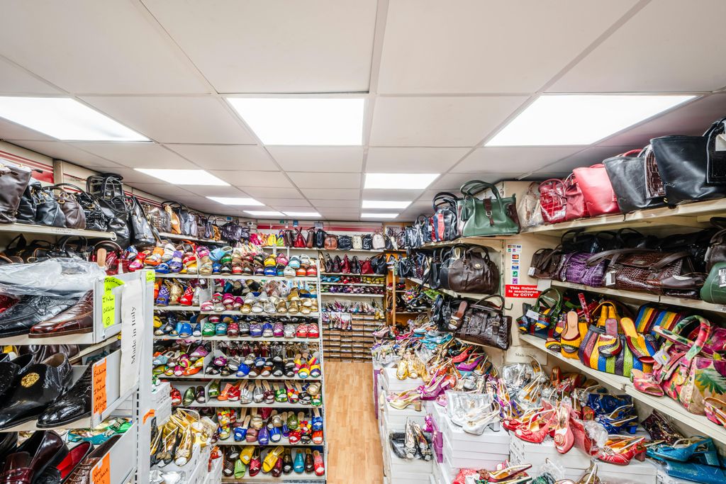 Property photo 3 of 8 Hackney Rd 7  7.Jpg