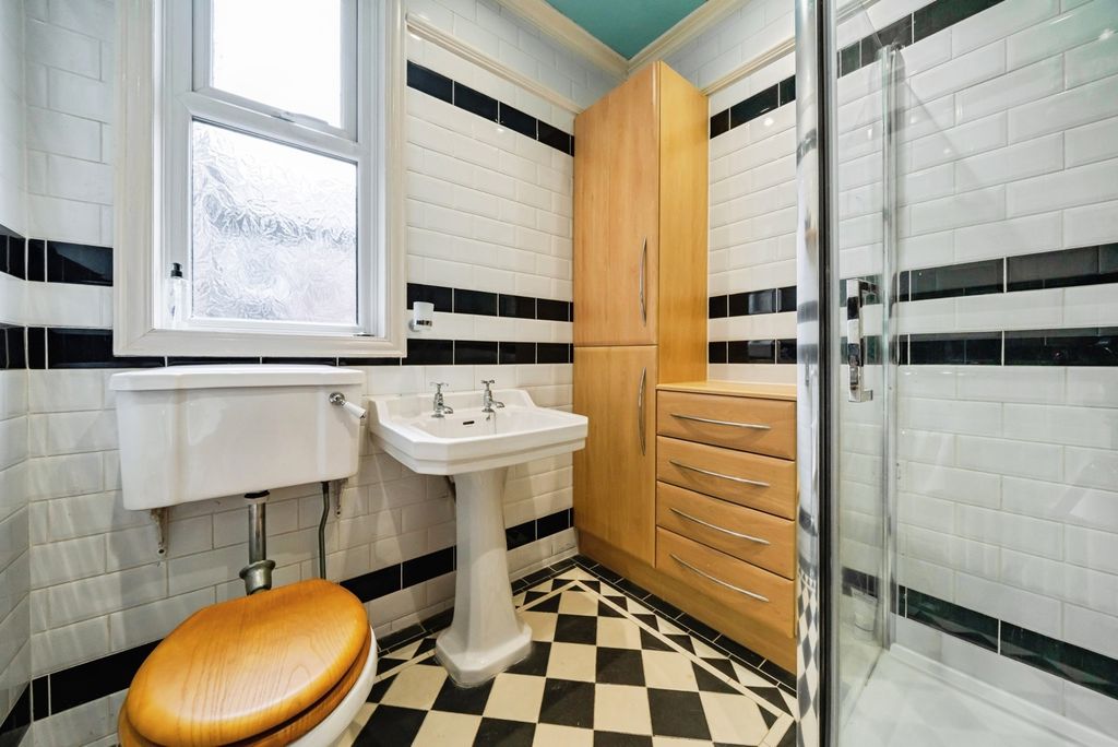 Property photo 3 of 19 Shower Room