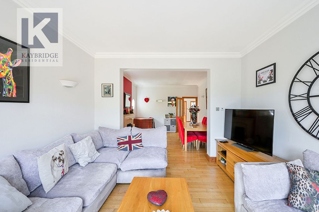 Property photo 3 of 14 The Warren, Worcester Park - Kt4 7DL