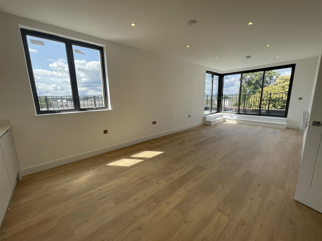 Property photo 1 of 36