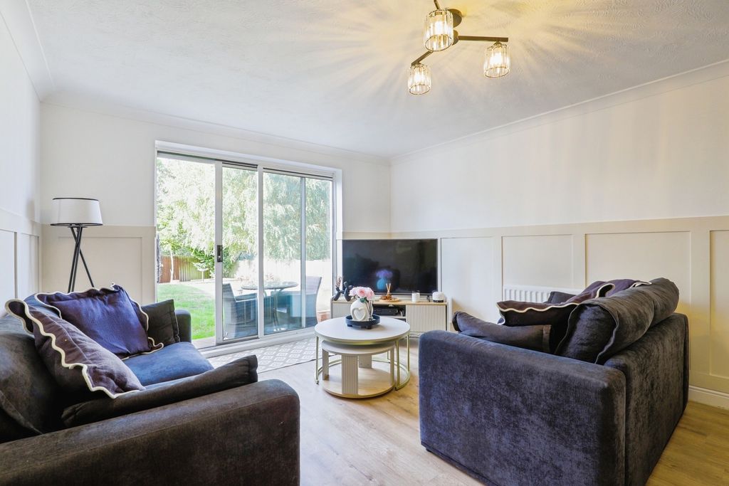 Property photo 3 of 18 Pbox-Img.Jpg
