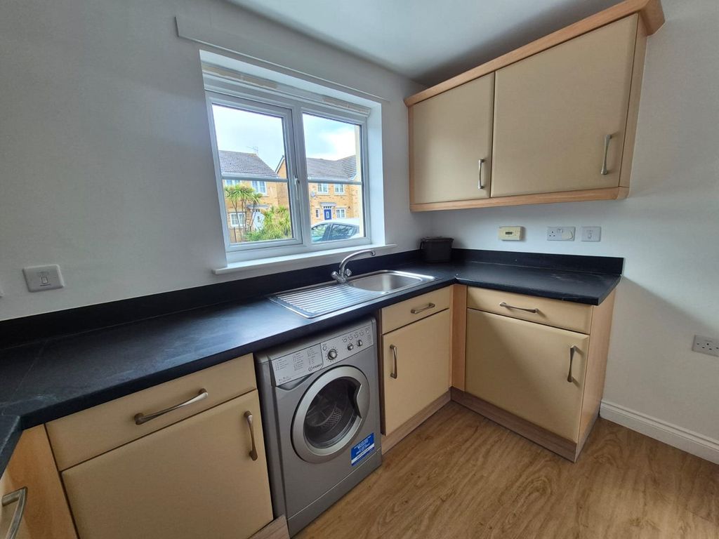 Property photo 3 of 10 Kitchen2