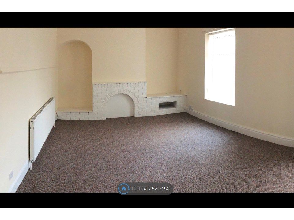 Property photo 1 of 5 Living Room