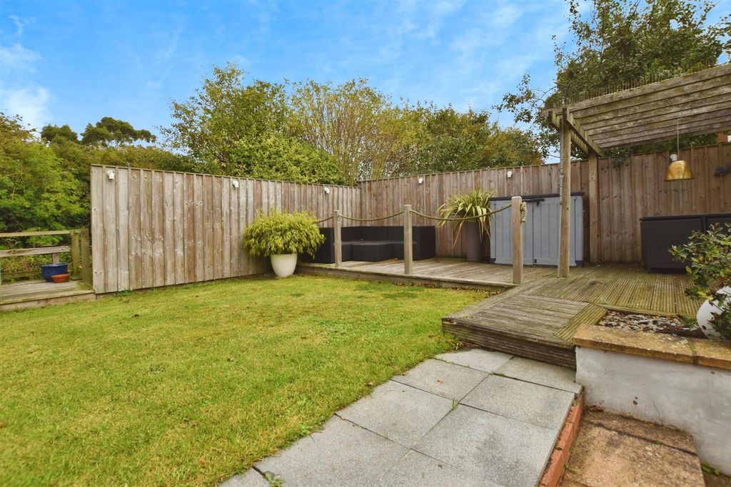 Property photo 2 of 28 Garden Decking