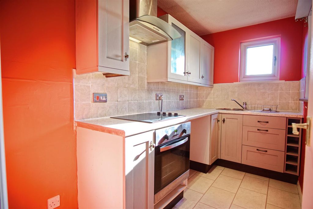 Property photo 2 of 6 Kitchen
