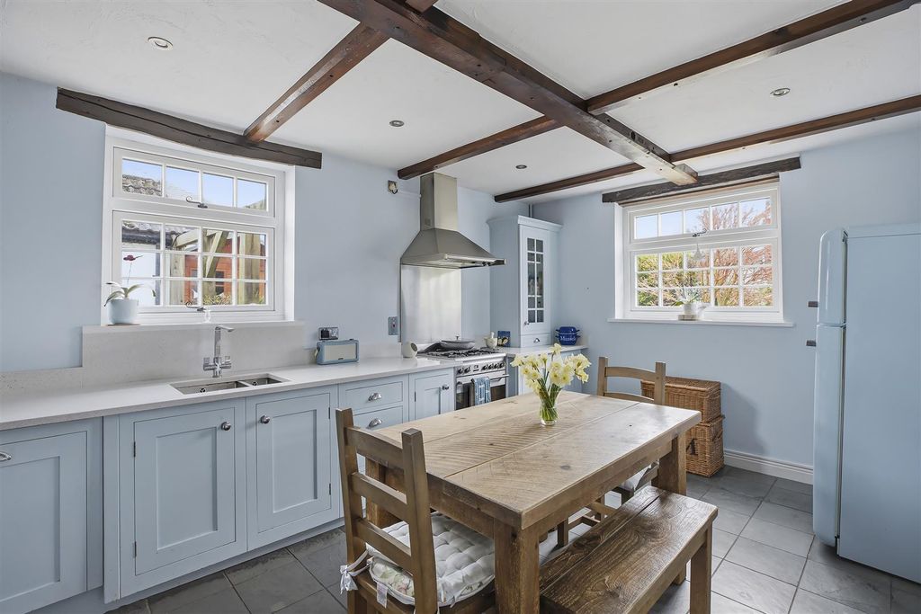 Property photo 3 of 25 Dining Kitchen