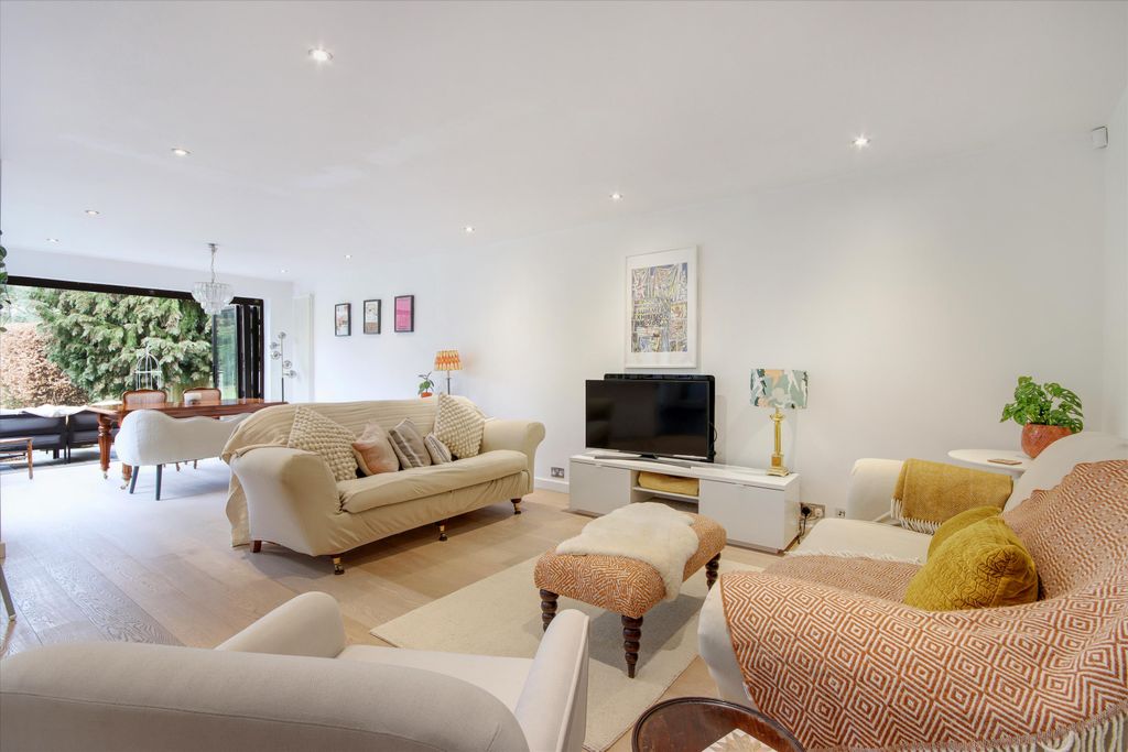 Property photo 3 of 23 Dining/Family Area